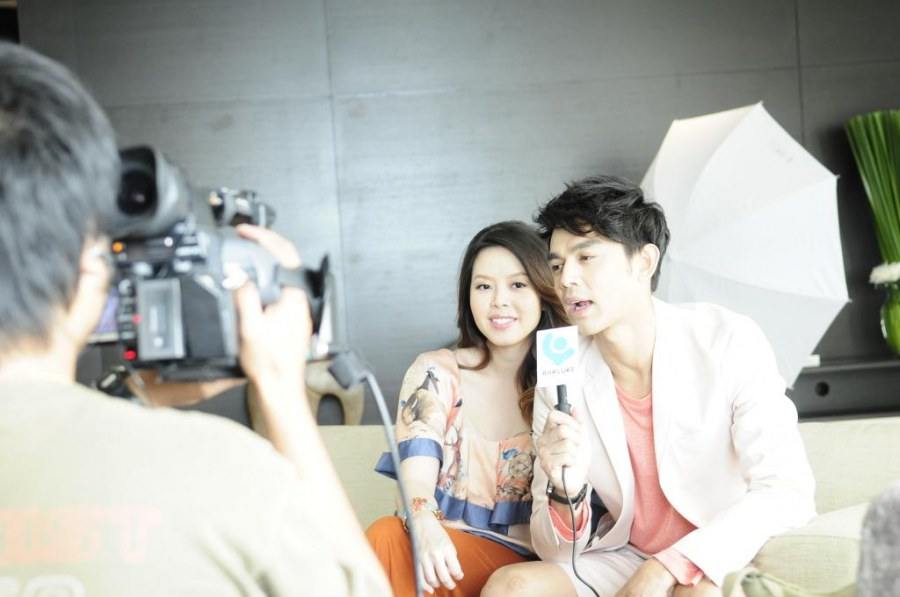 มอส-ปฏิภาณ & เกม-ดวงพร ปฐวีกานต์ @ MODERN MOM vol.17 no.195 January 2012