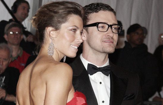 หวานซะ! จัสติน ทิมเบอร์เลค คุกเข่าขอ เจสสิก้า บีล แต่งงาน