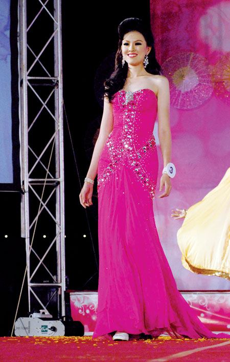 "น้องลี่'' นศ.แพทย์ซิวมงกุฎนางสาวเชียงใหม่