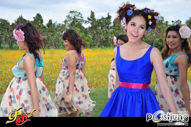 "PIC "สวยๆ " เบื้องหลัง เก๋ๆ  รุ้งระวี  ! "