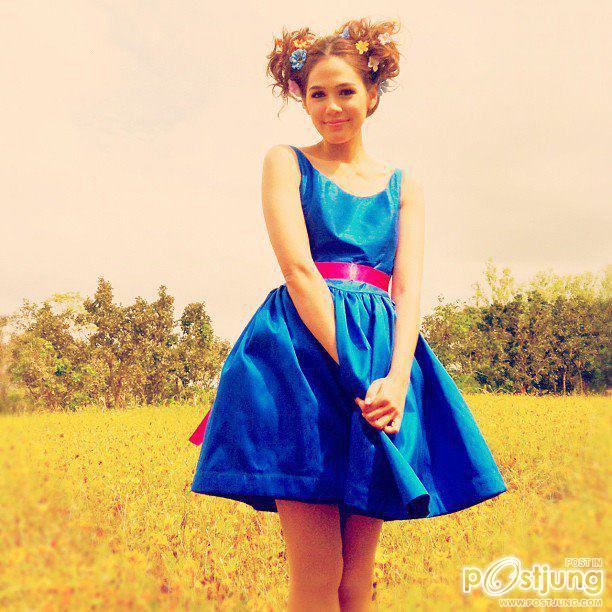 "PIC "สวยๆ " เบื้องหลัง เก๋ๆ  รุ้งระวี  ! "