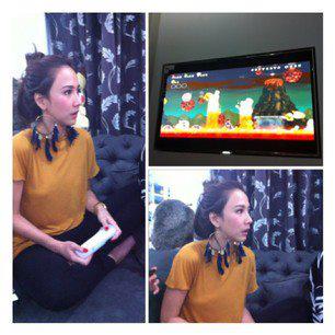 ซุปตาร์ อั้ม พัชราภา เล่นเกม ดูท่าทางจะเอาจริงเอาจังมากค่ะ ฮ่า ๆๆๆ เรี่ดเวอร์