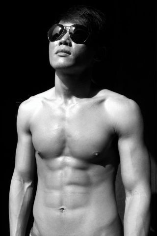 โชว์กล้ามบ้าง