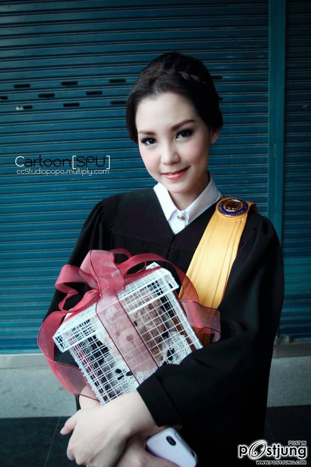 อการ์ตูน มินท์ธิตา "อ้อม" ในสุดเขดสเลดเป็ด รับปริญญาแล้วค่ะ