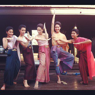 แม่หญิงเรไร และพ้องเพื่อน