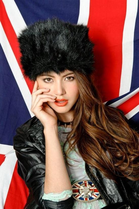 ใหม่-ดาวิกา @ Runway by campus magazine no.3 January 2012