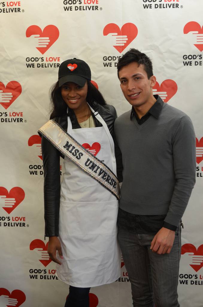 ไล่ลา MU2O11 + อลิซซ่า Miss Usa 2011 NEW!!!