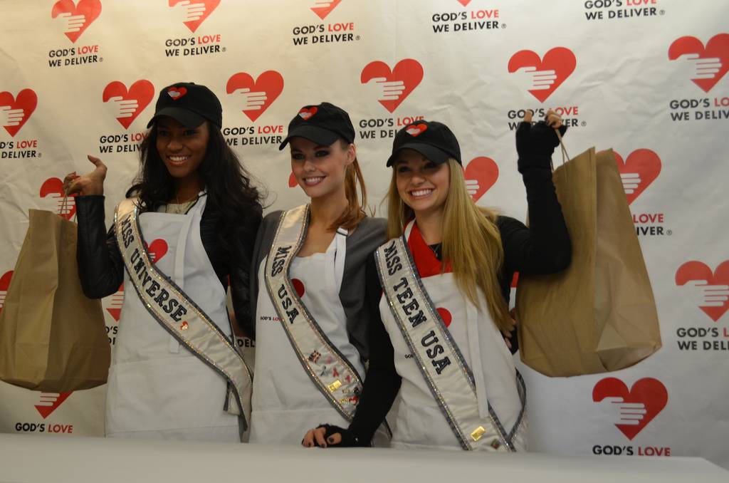 ไล่ลา MU2O11 + อลิซซ่า Miss Usa 2011 NEW!!!