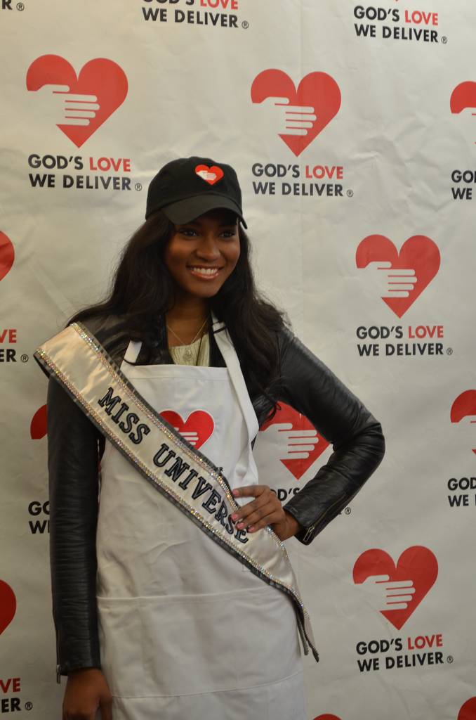 ไล่ลา MU2O11 + อลิซซ่า Miss Usa 2011 NEW!!!