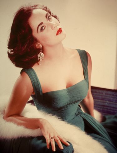 "ลินด์ซีย์ โลฮาน" เตรียมสวมบท "อลิซาเบ็ธ เทย์เลอร์"