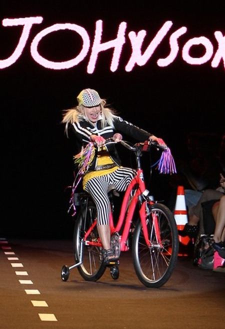 NEW YORK FASHION WEEK: BETSEY JOHNSON READY-TO-WEAR SPRING 2011 BY ROBERT MITRA
