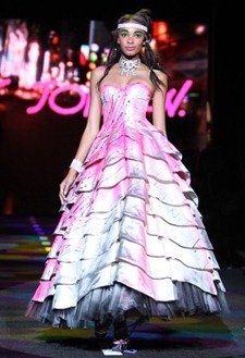 NEW YORK FASHION WEEK: BETSEY JOHNSON READY-TO-WEAR SPRING 2011 BY ROBERT MITRA