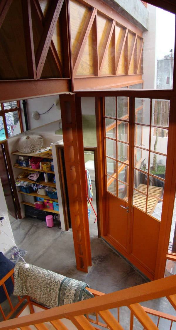 Eco Friendly House Renovation Makes Recycled House: trash turned treasure