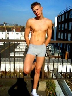 ฝันดีนะหนุ่มๆ