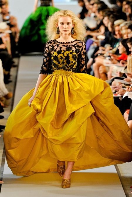 NEW YORK FASHION WEEK: OSCAR DE LA RENTA SPRING 2012