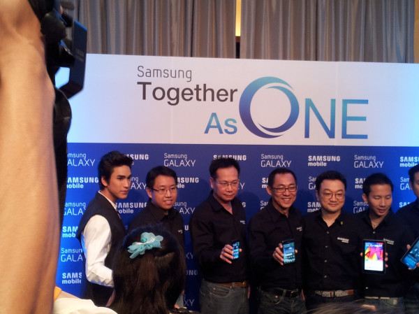 "ณเดชน์ "งาน Samsung Together As One 12/01/55 ((น่าฮักหลาย...ผู้ชายคนนี้ ^^))
