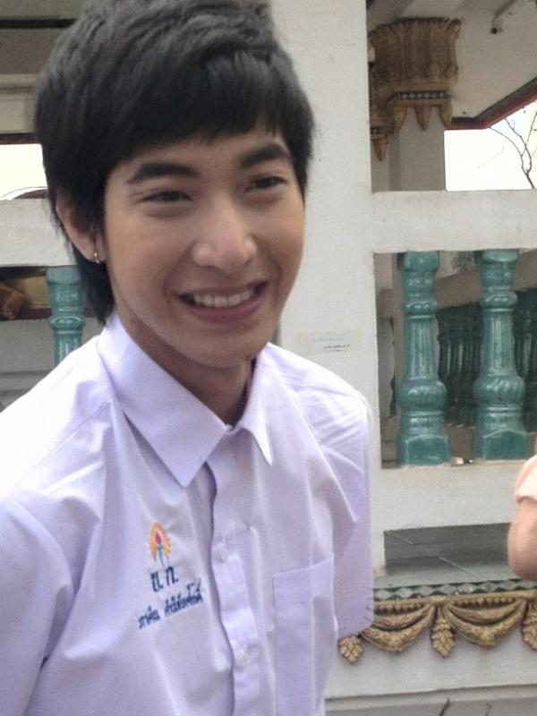 โตโน่แอ๊บแบ๊วในชุดนักเรียน