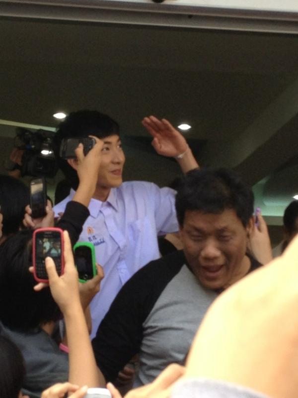 โตโน่แอ๊บแบ๊วในชุดนักเรียน