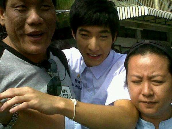 โตโน่แอ๊บแบ๊วในชุดนักเรียน