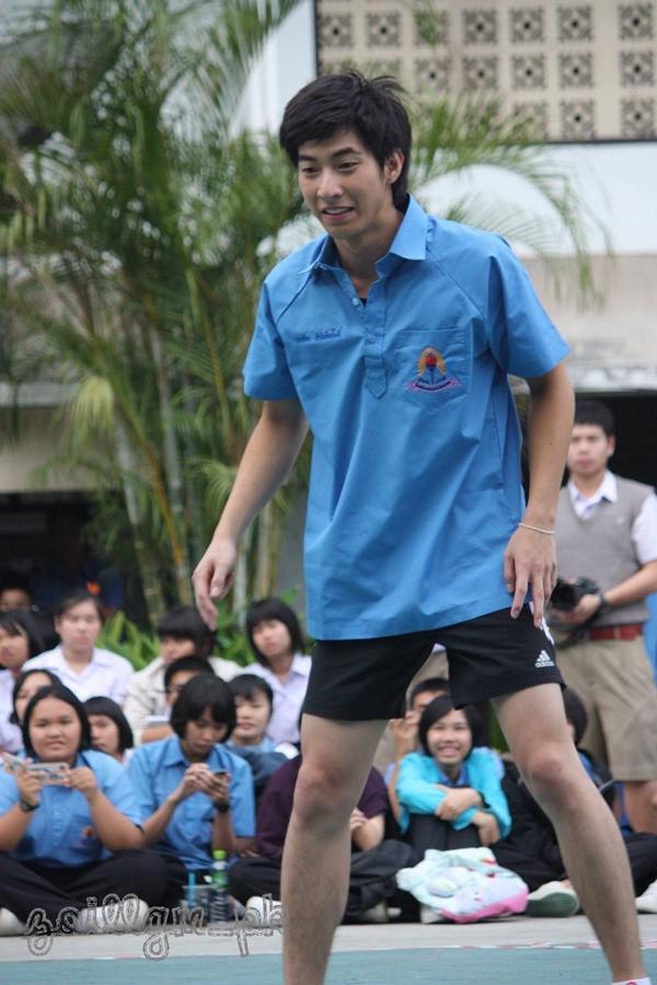 โตโน่แอ๊บแบ๊วในชุดนักเรียน