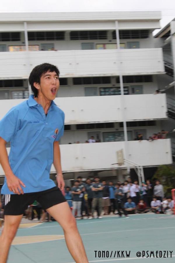 โตโน่แอ๊บแบ๊วในชุดนักเรียน