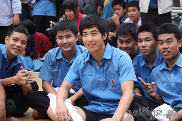 โตโน่แอ๊บแบ๊วในชุดนักเรียน