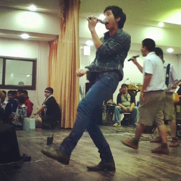 โตโน่แอ๊บแบ๊วในชุดนักเรียน