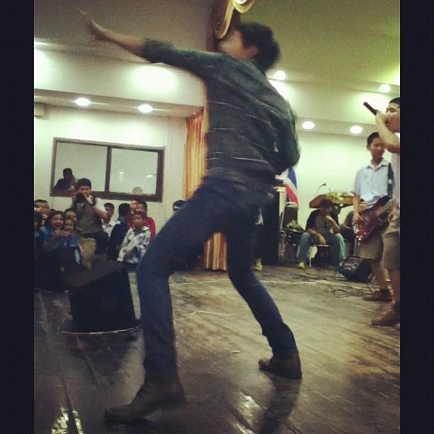 โตโน่แอ๊บแบ๊วในชุดนักเรียน