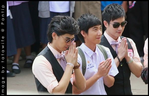 โตโน่แอ๊บแบ๊วในชุดนักเรียน
