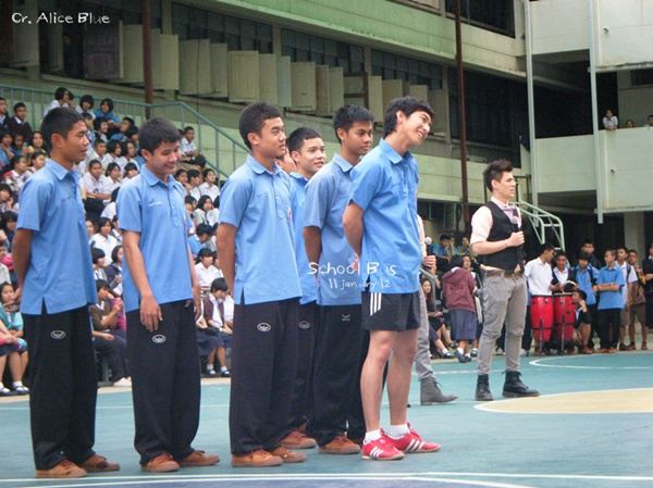 โตโน่แอ๊บแบ๊วในชุดนักเรียน