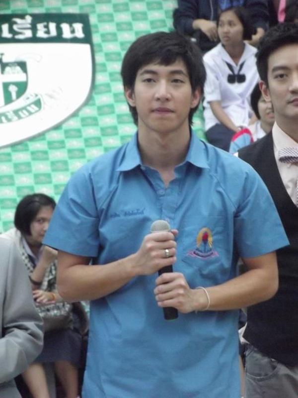 โตโน่แอ๊บแบ๊วในชุดนักเรียน