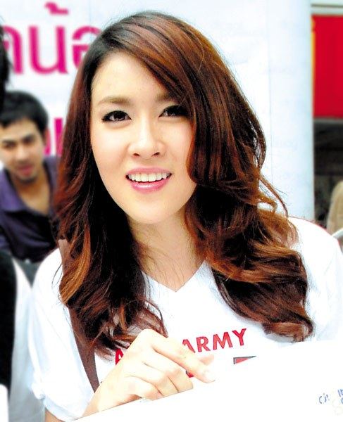 เชียร์ ...น่ารักอ่ะ ^_^