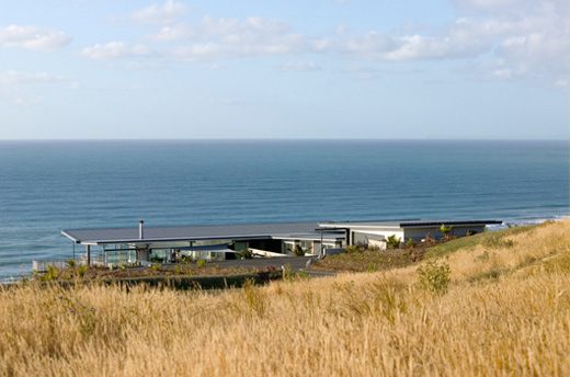 Beach House Design &ndash; T-shaped house plans by Pete Bossley Architects