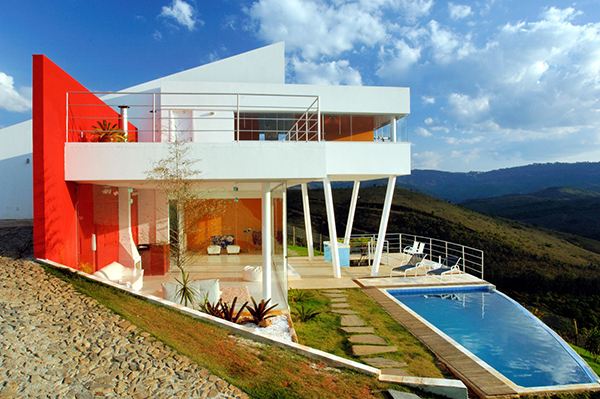 Contemporary Mountain Home in Brazil by architect Ulisses Morato - extreme contrasts!