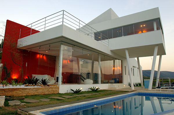Contemporary Mountain Home in Brazil by architect Ulisses Morato - extreme contrasts!