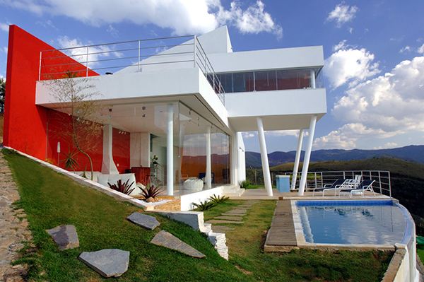 Contemporary Mountain Home in Brazil by architect Ulisses Morato - extreme contrasts!