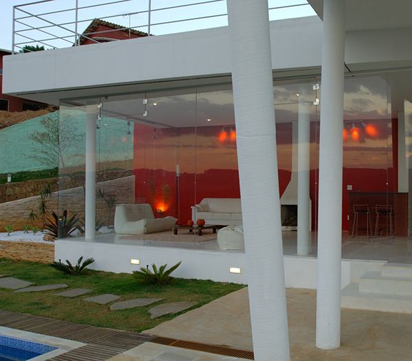 Contemporary Mountain Home in Brazil by architect Ulisses Morato - extreme contrasts!