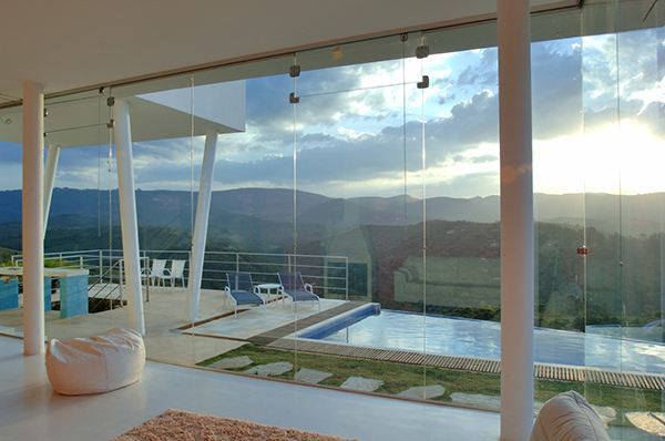 Contemporary Mountain Home in Brazil by architect Ulisses Morato - extreme contrasts!
