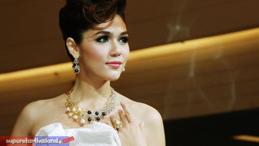 ชมพู่ อารยา ในงาน Jewelry Design Award 2011