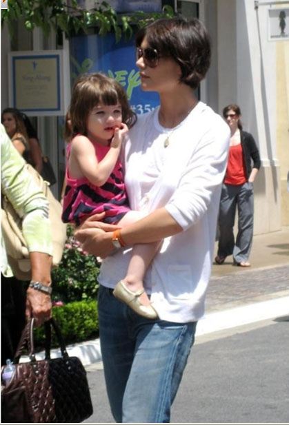 สาวน้อยร้อยล้าน Suri Cruise ลูกสาว ของtom cruise