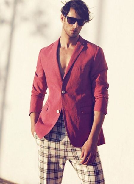 ELLE MAN: YAHYA DOĞU DEMIR IN "MAN ON THE BEACH" BY PHOTOGRAPHER &Uuml;MIT SAVACI