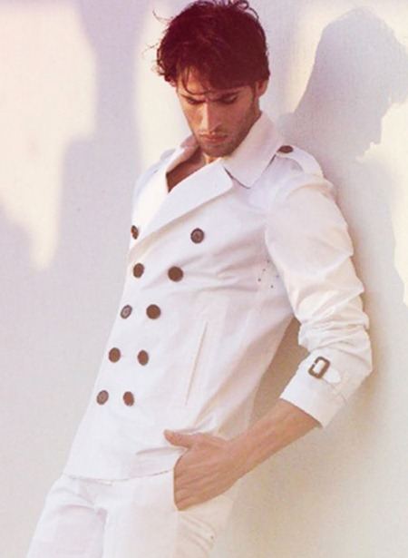 ELLE MAN: YAHYA DOĞU DEMIR IN "MAN ON THE BEACH" BY PHOTOGRAPHER &Uuml;MIT SAVACI