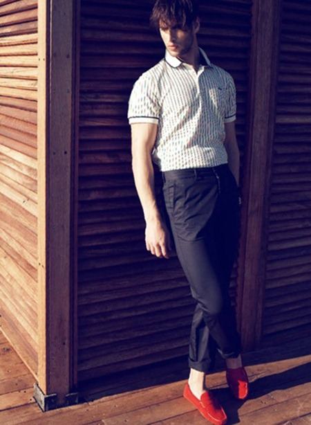 ELLE MAN: YAHYA DOĞU DEMIR IN "MAN ON THE BEACH" BY PHOTOGRAPHER &Uuml;MIT SAVACI