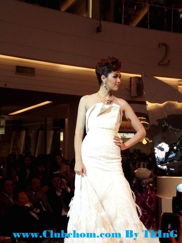 ชมพู่ อารยา สวยสง่าดุจนางพญา