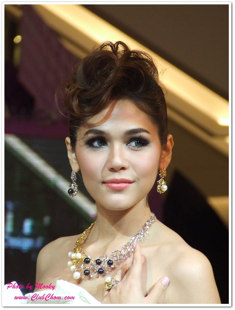 ชมพู่ อารยา สวยสง่าดุจนางพญา