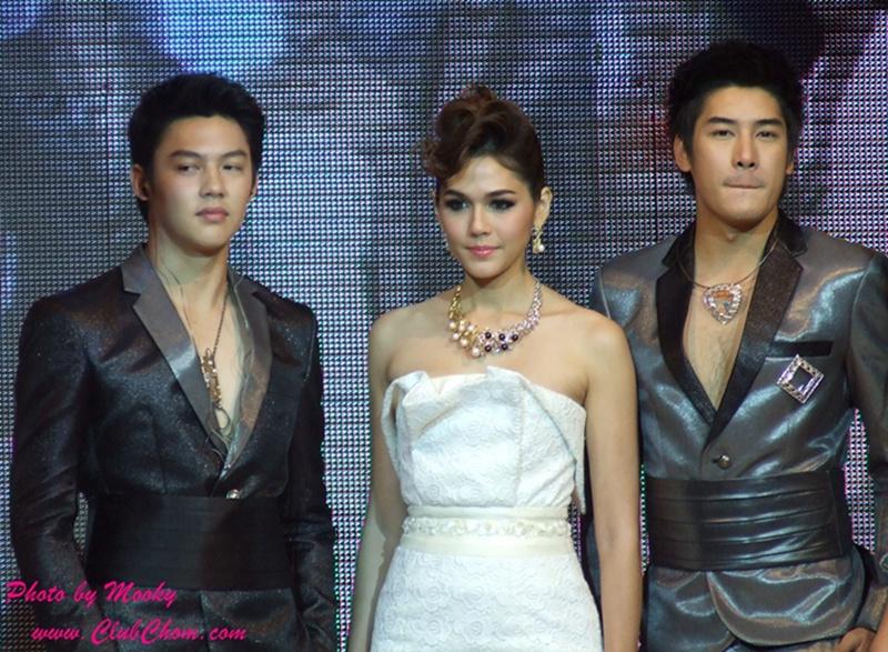 ชมพู่ อารยา สวยสง่าดุจนางพญา