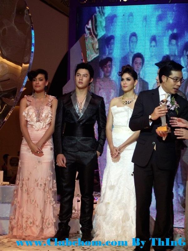 ชมพู่ อารยา สวยสง่าดุจนางพญา