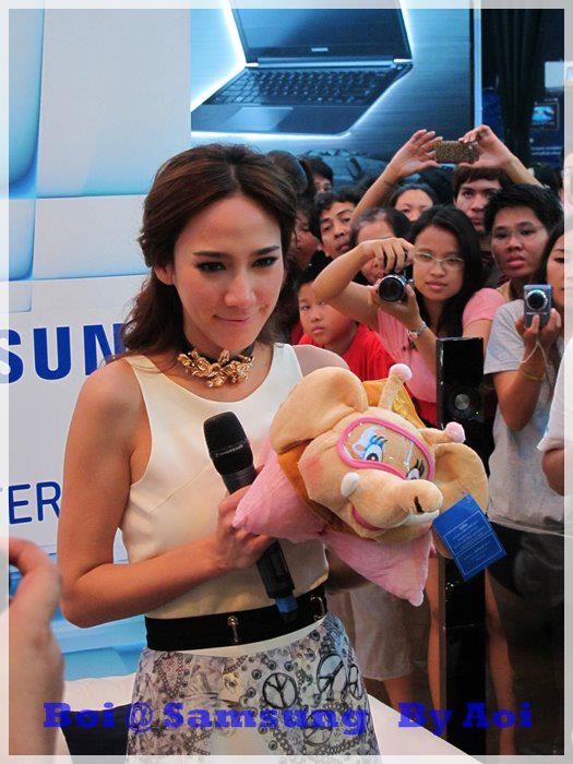 ส่องมุมสวย"อั้ม พัชราภา"@Samsung Exhibition Booth for the BOI fair เต็มๆที่นี่!!!