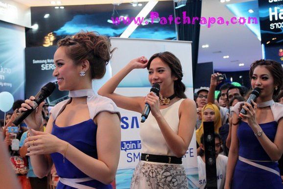 ส่องมุมสวย"อั้ม พัชราภา"@Samsung Exhibition Booth for the BOI fair เต็มๆที่นี่!!!