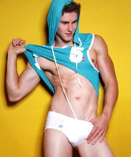 MASCULINE DOSAGE: HEITOR SPIRANDELLI BY PHOTOGRAPHER HAY TORRES